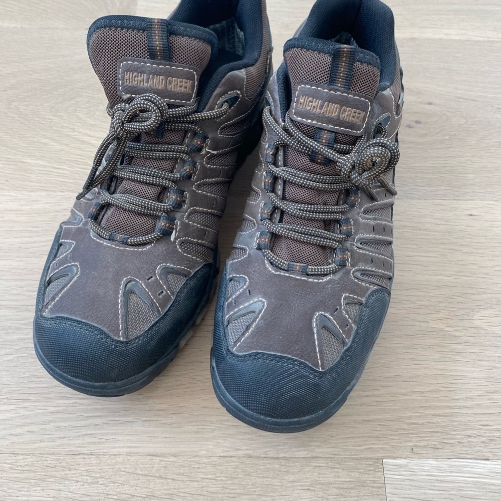 Apex Brown and Black Athletic Shoes with Durable Traction NWOT